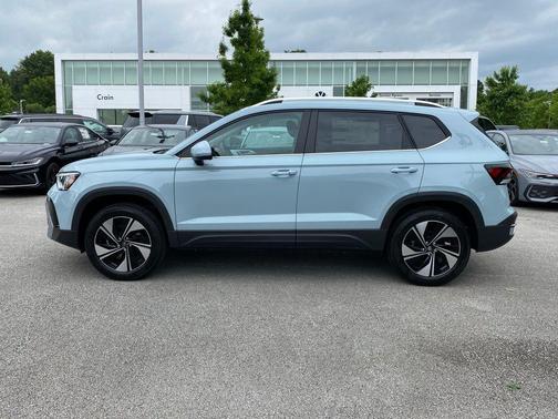 Gray 2026 Volkswagen Taos SE