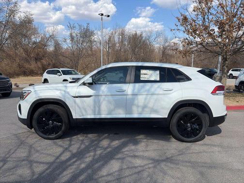 White Pearl 2026 Volkswagen Atlas Cross Sport 2.0T SE w/Technology 4MOTION