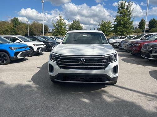 White Pearl 2026 Volkswagen Atlas 2.0T SE w/Technology