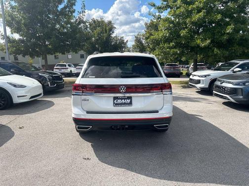 White Pearl 2026 Volkswagen Atlas 2.0T SE w/Technology