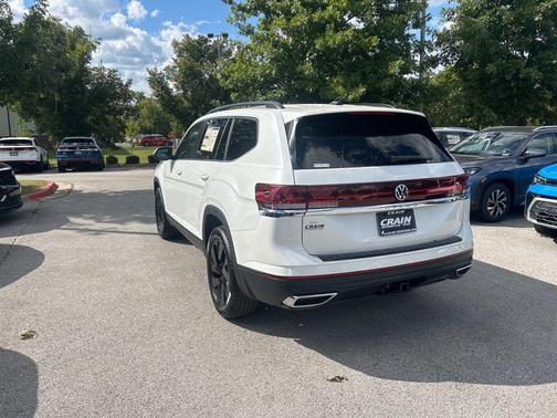 White Pearl 2026 Volkswagen Atlas 2.0T SE w/Technology