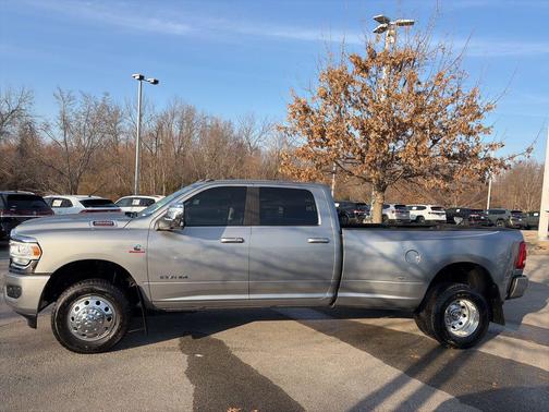 2024 RAM 3500 Laramie Crew Cab 4x4 8' Box
