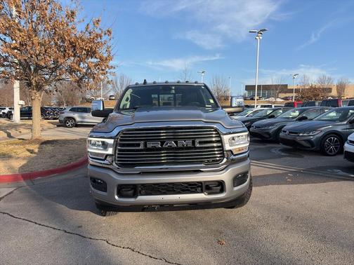 2024 RAM 3500 Laramie Crew Cab 4x4 8' Box