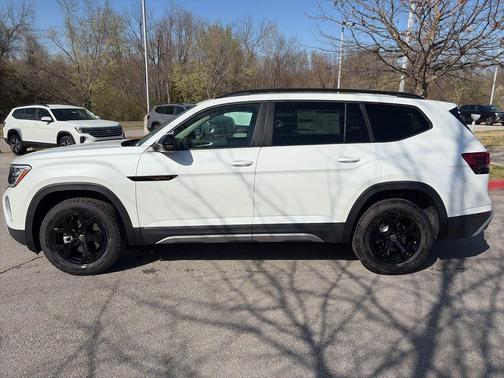 White Pearl 2026 Volkswagen Atlas Peak Edition