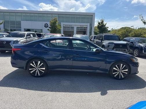 2022 Nissan Altima SR FWD