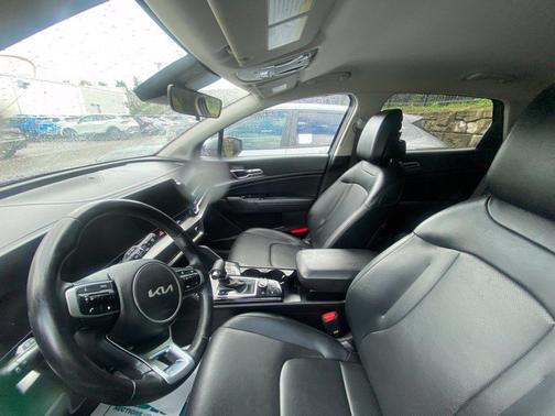 Silver 2023 Kia Sportage EX