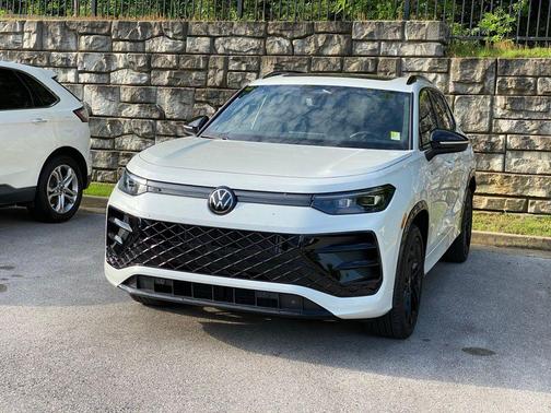 White 2025 Volkswagen Tiguan 2.0T SE R-Line Black 4MOTION