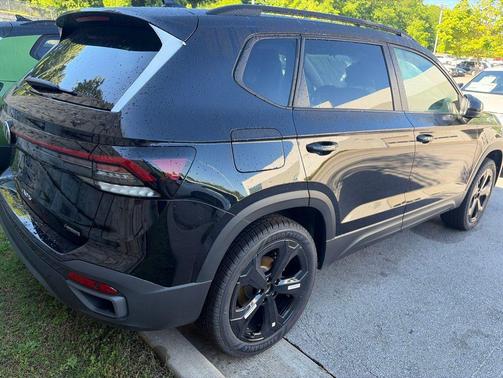 Black 2026 Volkswagen Taos SE Black