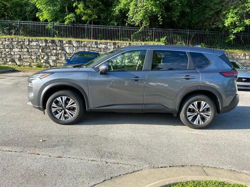 Gun Metallic 2022 Nissan Rogue SV