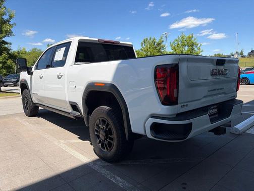 Summit White 2022 GMC Sierra 2500 AT4