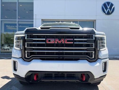 Summit White 2022 GMC Sierra 2500 AT4