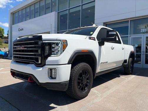 Summit White 2022 GMC Sierra 2500 AT4