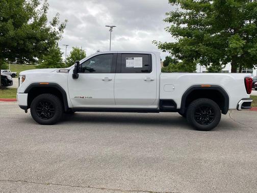 Summit White 2022 GMC Sierra 2500 AT4