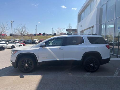 White Frost Tricoat 2019 GMC Acadia SLT-1