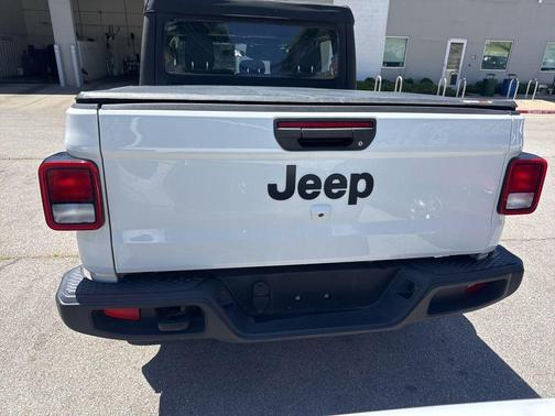 Bright White Clearcoat 2022 Jeep Gladiator Sport