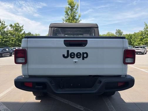 Bright White Clearcoat 2022 Jeep Gladiator Sport