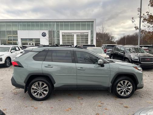 2022 Toyota RAV4 XLE Premium