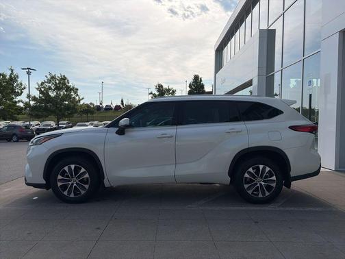 Blizzard Pearl 2020 Toyota Highlander XLE