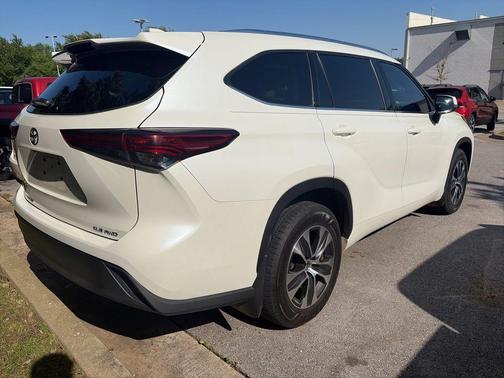 Blizzard Pearl 2020 Toyota Highlander XLE