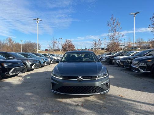 Platinum 2026 Volkswagen Jetta 1.4T SE