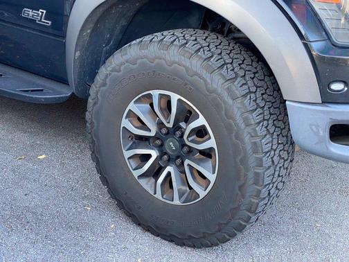 Tuxedo Black Metallic 2013 Ford F-150 SVT Raptor