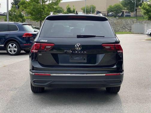 Deep Black 2024 Volkswagen Tiguan 2.0T SE