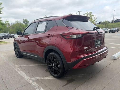 Scarlet 2021 Nissan Kicks SR