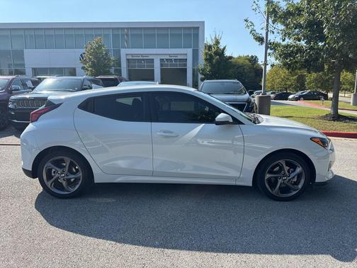 2020 Hyundai Veloster 2