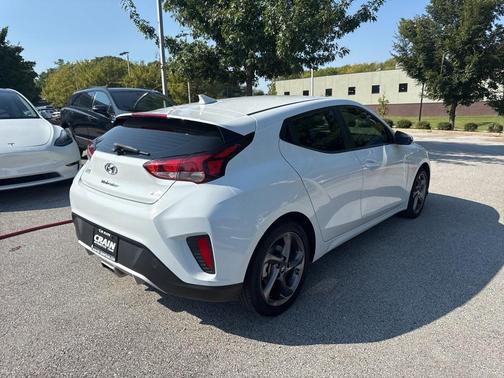 2020 Hyundai Veloster 2