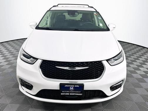 2022 Chrysler Pacifica Touring-L