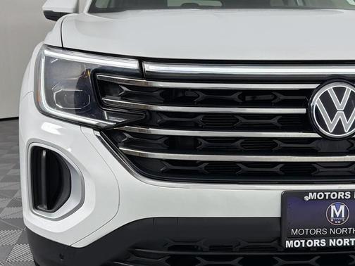 Pure White 2025 Volkswagen Atlas 2.0T SE