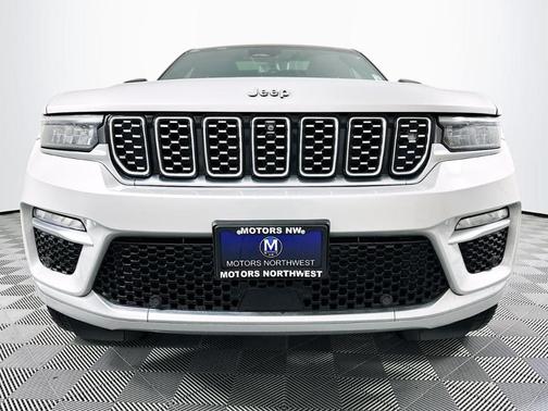 2022 Jeep Grand Cherokee Summit