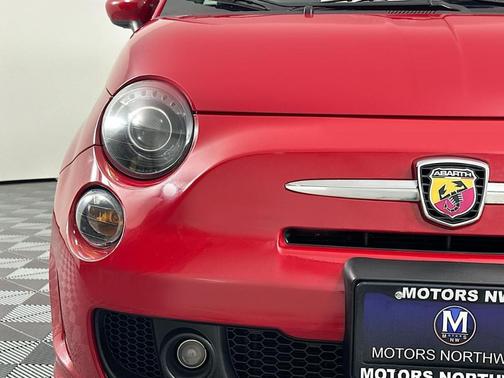 Rosso 2017 FIAT 500C Abarth