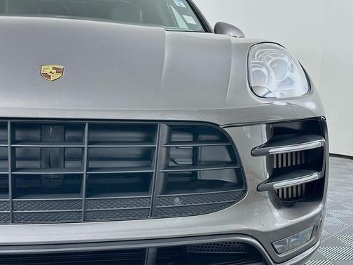 2016 Porsche Macan Turbo