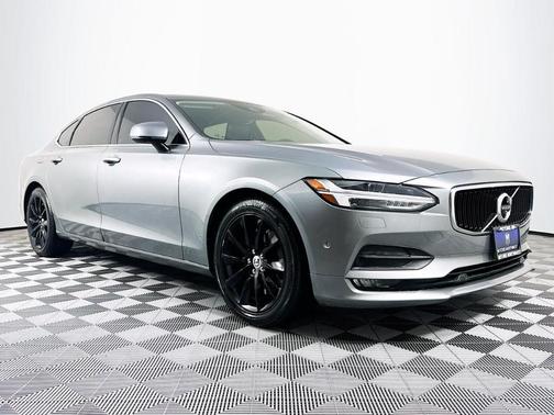 2018 Volvo S90 T6 Momentum