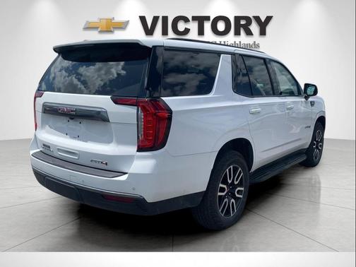 Summit White 2023 GMC Yukon 4WD AT4