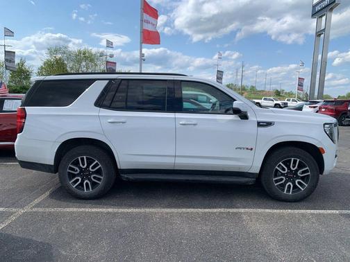 Summit White 2023 GMC Yukon 4WD AT4
