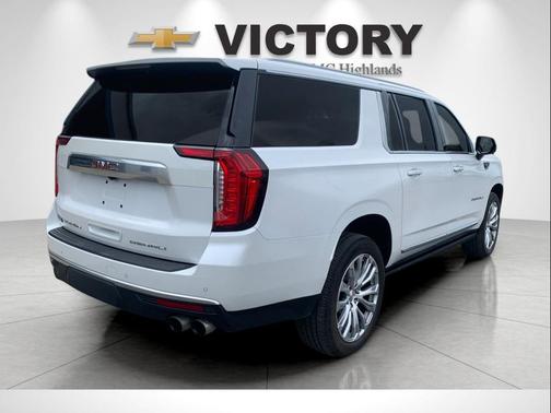 Summit White 2023 GMC Yukon 4WD AT4
