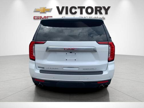 Summit White 2023 GMC Yukon 4WD AT4