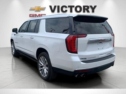 Summit White 2023 GMC Yukon 4WD AT4