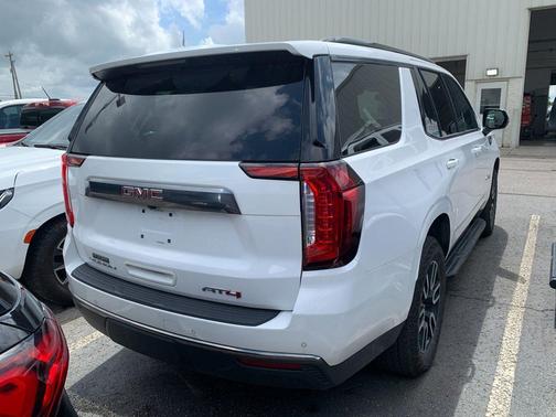 Summit White 2023 GMC Yukon 4WD AT4
