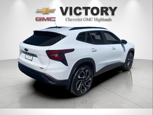 Summit White 2026 Chevrolet Trax FWD 2RS