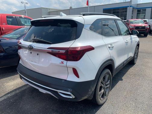 Snow White Pearl 2021 Kia Seltos S
