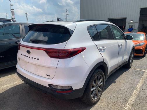 Snow White Pearl 2022 Kia Sportage S