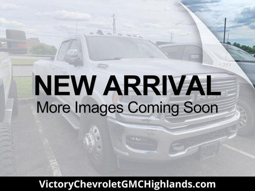 Bright White Clearcoat 2019 RAM 3500 Laramie Crew Cab 4x4 8' Box