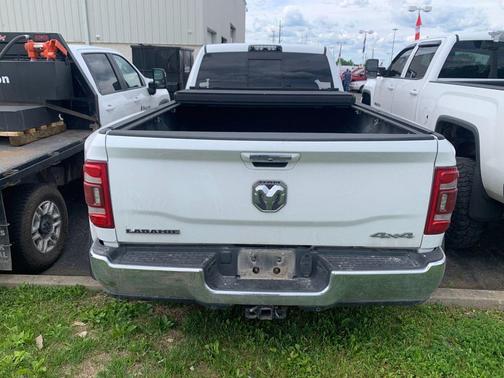 Bright White Clearcoat 2019 RAM 3500 Laramie Crew Cab 4x4 8' Box