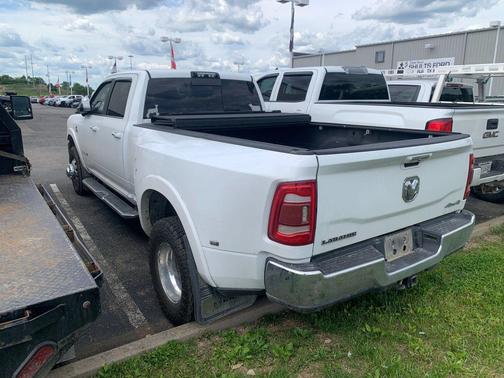 Bright White Clearcoat 2019 RAM 3500 Laramie Crew Cab 4x4 8' Box