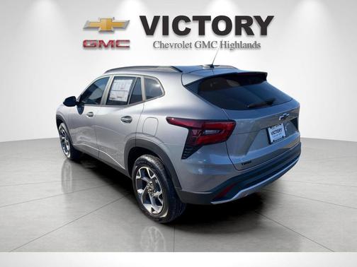 Sterling Gray Metallic 2026 Chevrolet Trax LT