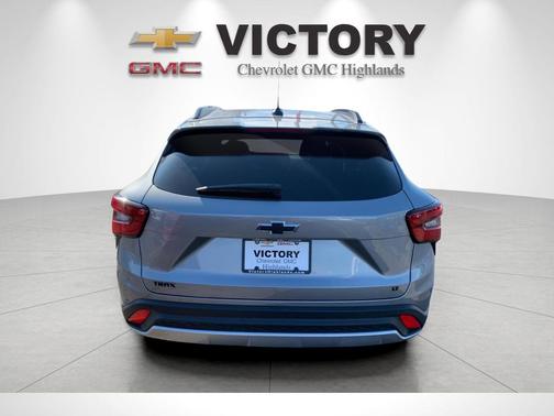 Sterling Gray Metallic 2026 Chevrolet Trax LT