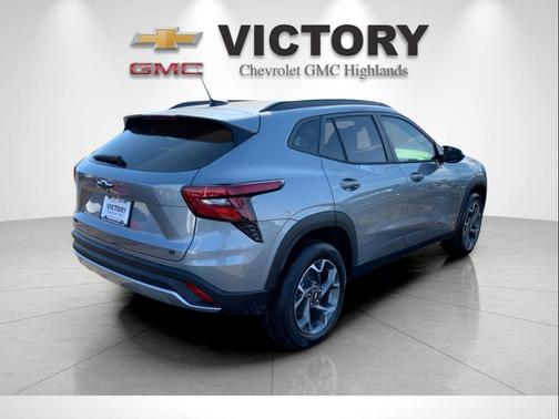 Sterling Gray Metallic 2026 Chevrolet Trax LT